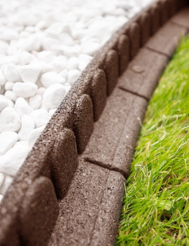 Obrzeże Trawnikowe + 4 szpilki Mowing Brązowy 120dł.x7szer.x8wys.