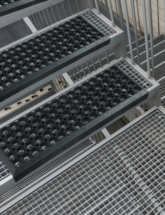 Efloor Nakładka Gumowa Na Schody Domino 25x75cm Czarny