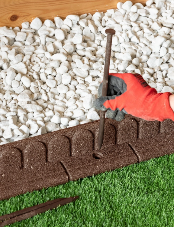 Efloor Zestaw szpilek do Obrzeży Mowing Edge 4 szt Brązowy