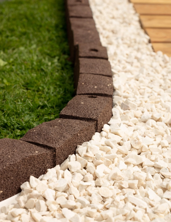 Obrzeże Trawnikowe + 4 szpilki Roman Stone Brązowy