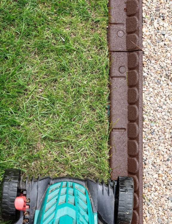 Efloor Obrzeże Trawnikowe Paczka 4szt + szpilki Mowing Brązowy 120dł.x7szer.x8wys.