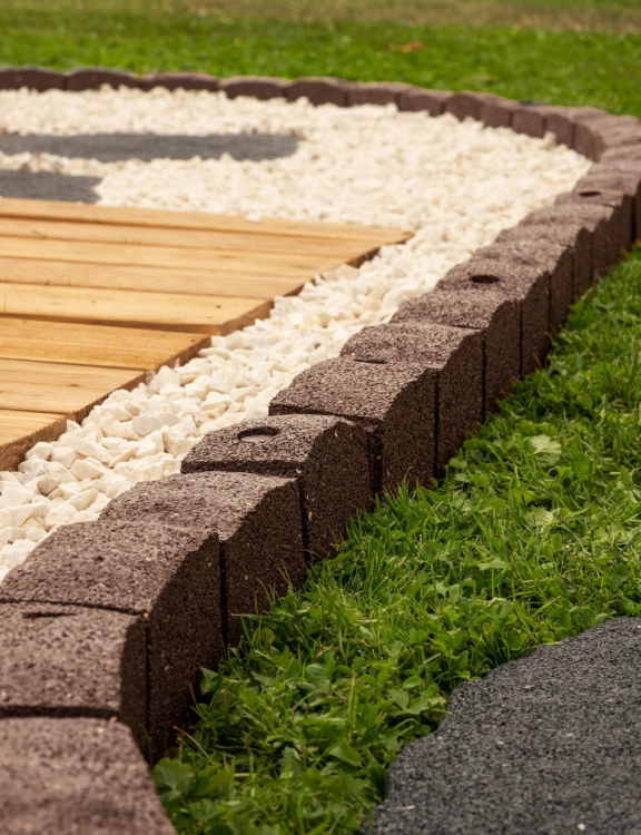 Efloor  Obrzeże Trawnikowe Paczka 4szt + szpilki Roman Stone Brązowy 120dł.x7szer.x8wys.