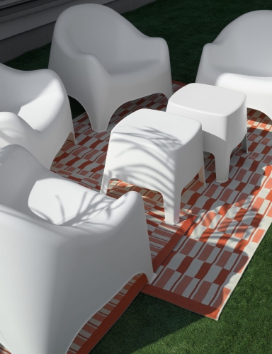 efloor Zestaw Mebli Ogrodowych 4 Fotele Dumbo + 2 Stoliki Kawowe Milano Biały doskonałe na plenerowe eventy, wesela czy pikniki firmowe