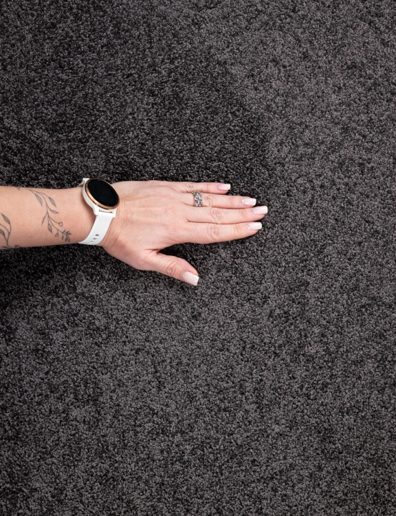 efloor_wykladzina_dywanowa_shaggy_4m_elis_77_antracytowy_certyfikat_cfl_s1